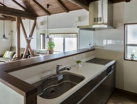 高くても低くてもダメ 適切なキッチンの高さについて